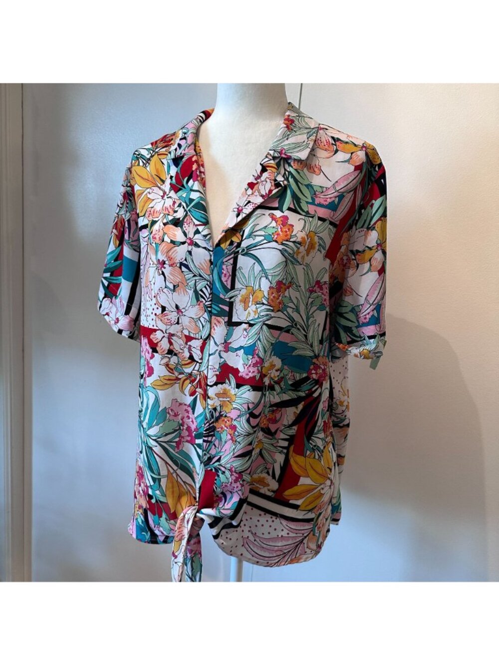 Investments II Vibrant Tropical Button-Up Tie-Front Shirt 1X